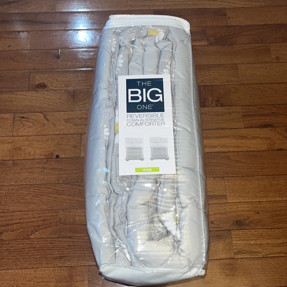 THE BIG ONE Reversible Down Alternative Daisy King Comforter Hypoallergenic - Picture 7 of 11